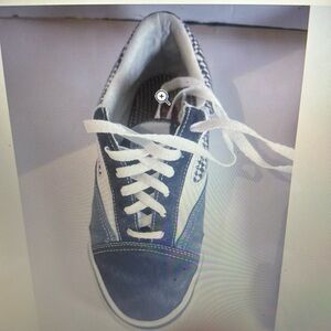 Air walk sneakers size 8